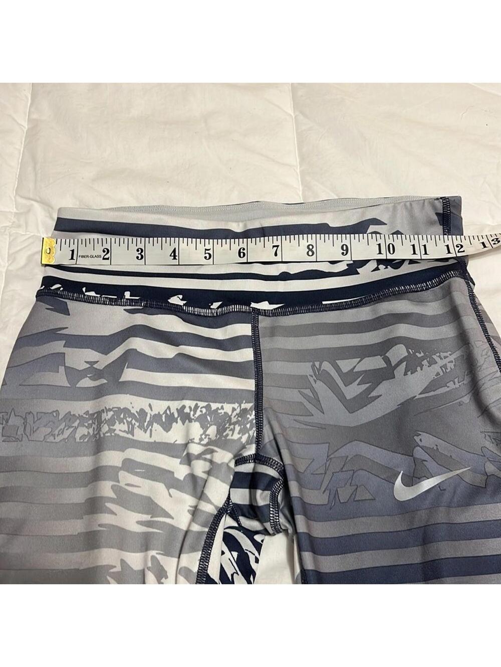 Nike Dri-Fit Capri Leggings Gray Abstract Wave Print Women's XS - Picture 7 of 7
